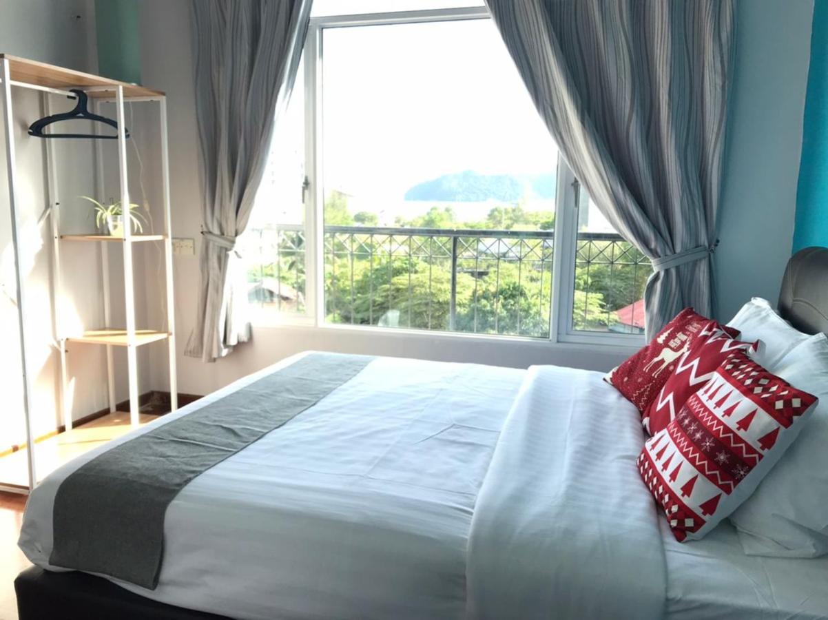 Blue Andaman Seaview Families Suite Apartment Kuah Kültér fotó
